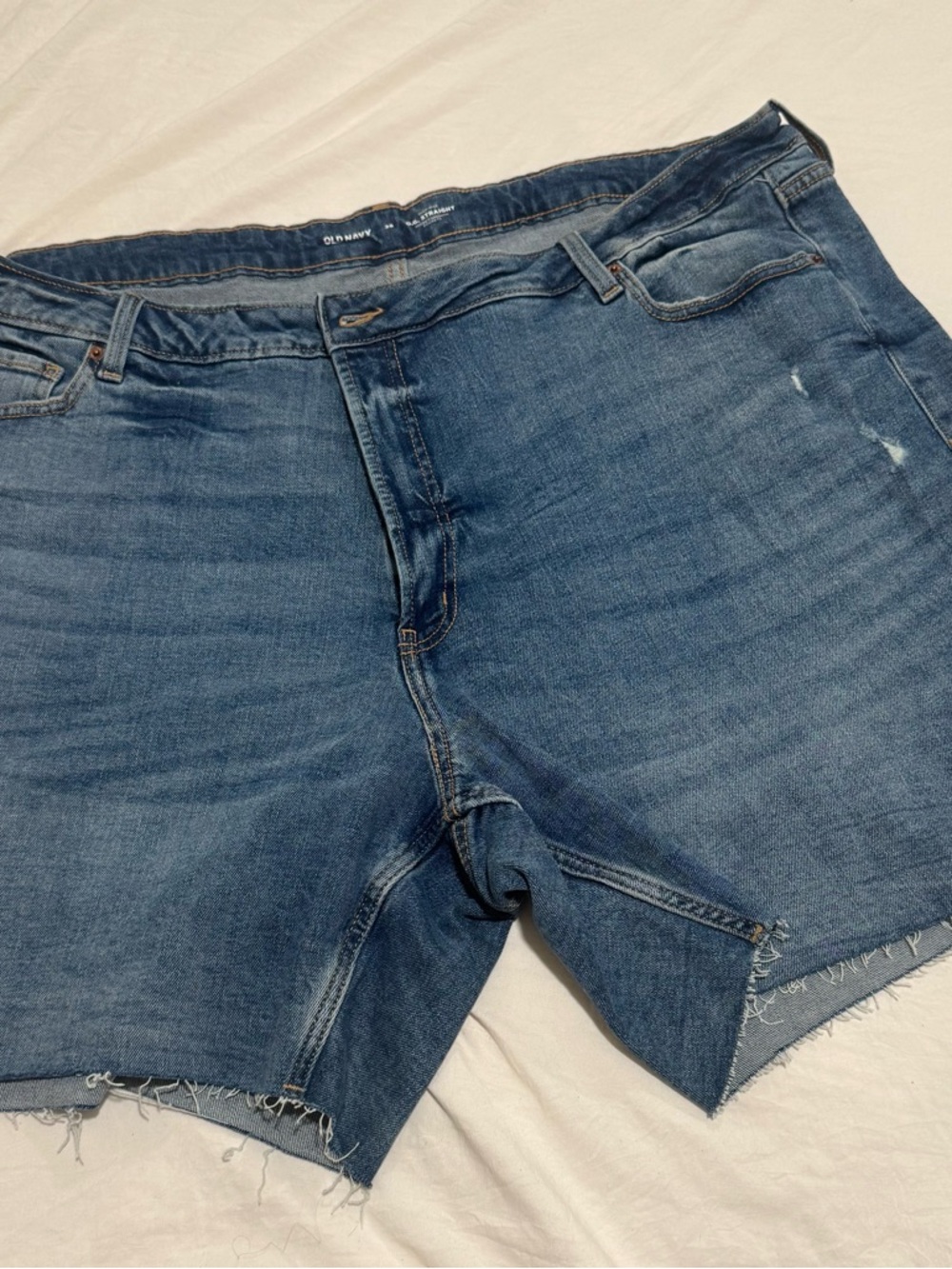 Old Navy women’s Medium Blue Denim Cutoff Shorts NWOT (no tag)